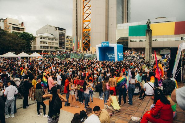 Boostez Votre Entreprise Grâce aux Réseaux Sociaux : Stratégies et Astuces Incontournables